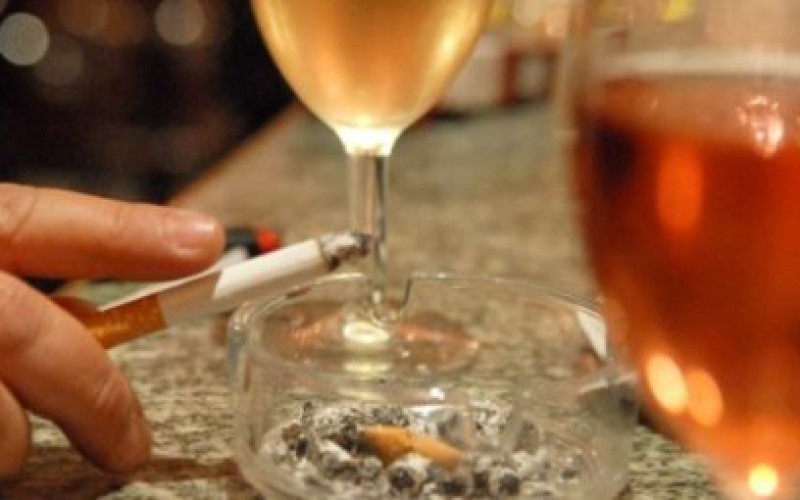 Alcool, tabac, antibiotiques : les excès des français