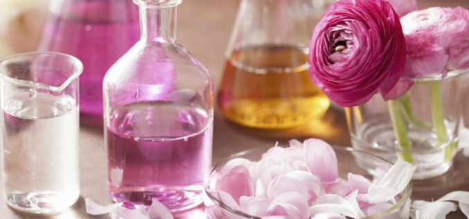 Comment utiliser l’eau de rose pour embellir la peau ?
